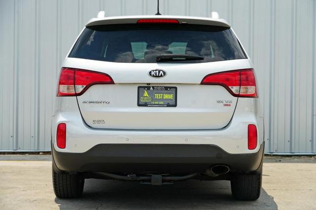 Photo of 2014 Bright Silver Kia Sorento