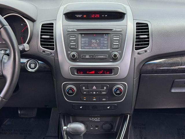 Photo of 2014 Bright Silver Kia Sorento