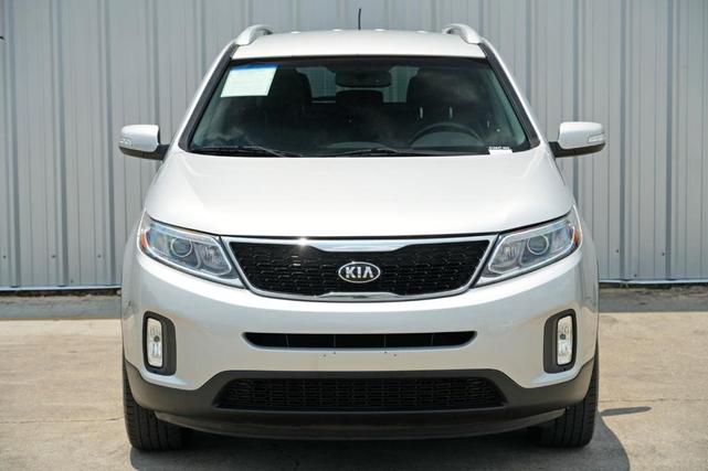 Photo of 2014 Bright Silver Kia Sorento