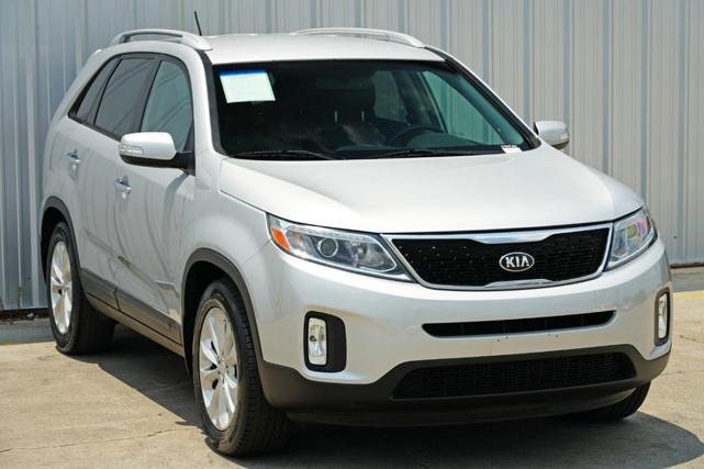 Photo of 2014 Bright Silver Kia Sorento