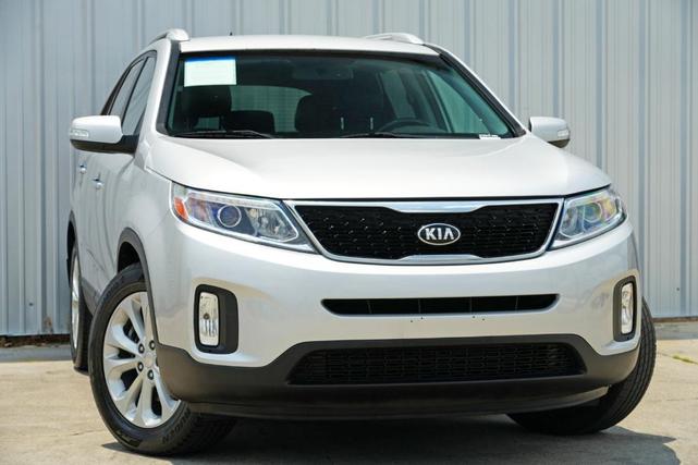Photo of 2014 Bright Silver Kia Sorento