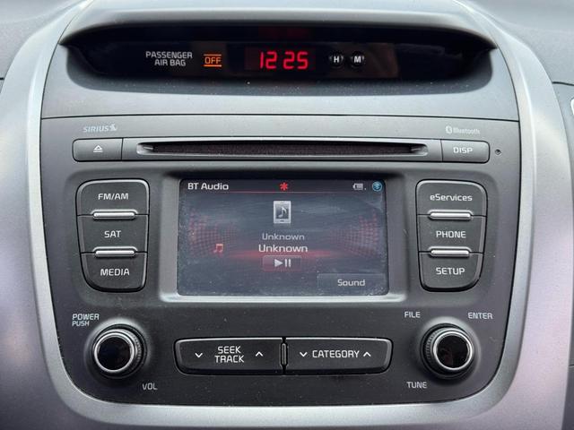 Photo of 2014 Bright Silver Kia Sorento