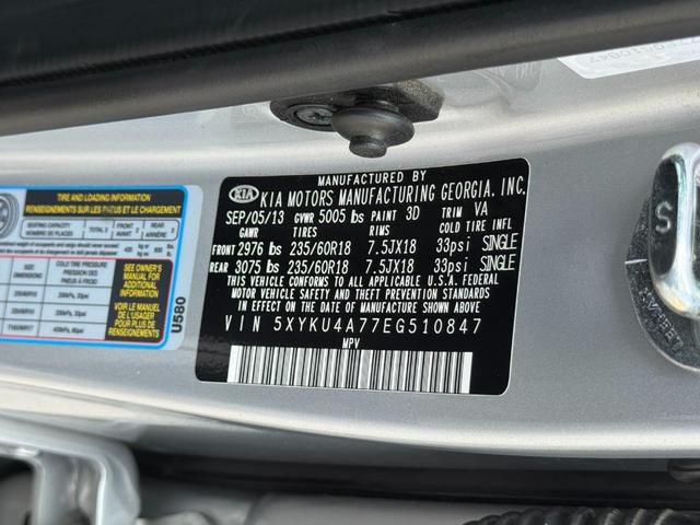 Photo of 2014 Bright Silver Kia Sorento