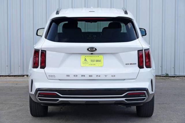 Photo of 2021 Glacial White Pearl Kia Sorento
