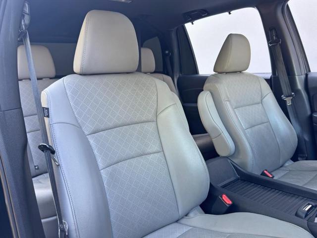 Photo of 2020 Black Forest Pearl Honda Passport