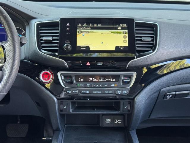 Photo of 2020 Black Forest Pearl Honda Passport