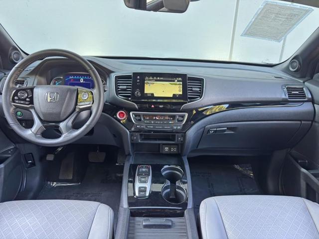 Photo of 2020 Black Forest Pearl Honda Passport