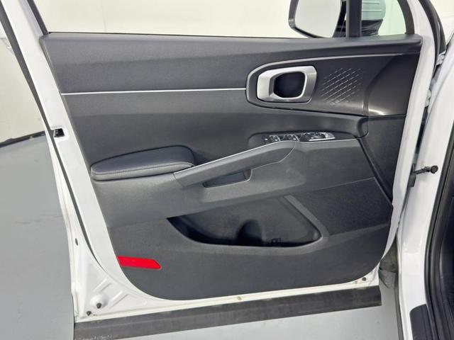 Photo of 2021 Glacial White Pearl Kia Sorento