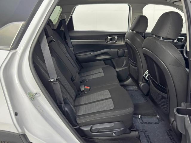 Photo of 2021 Glacial White Pearl Kia Sorento