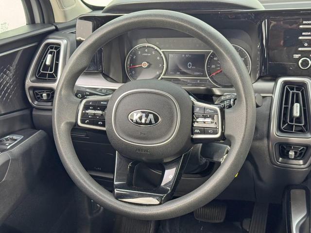Photo of 2021 Glacial White Pearl Kia Sorento