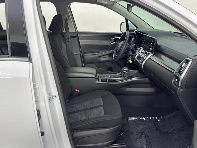 Photo of 2021 Glacial White Pearl Kia Sorento