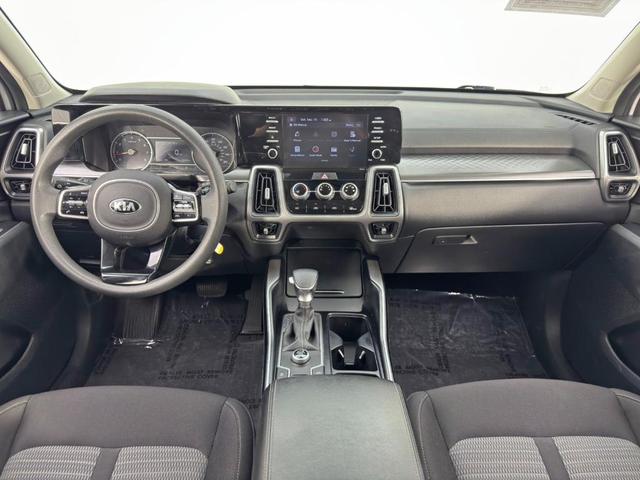 Photo of 2021 Glacial White Pearl Kia Sorento