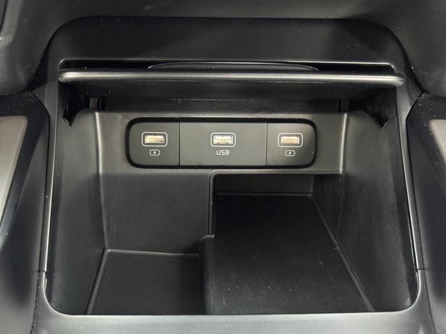 Photo of 2021 Glacial White Pearl Kia Sorento