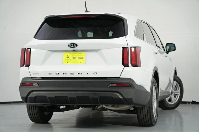 Photo of 2021 Glacial White Pearl Kia Sorento