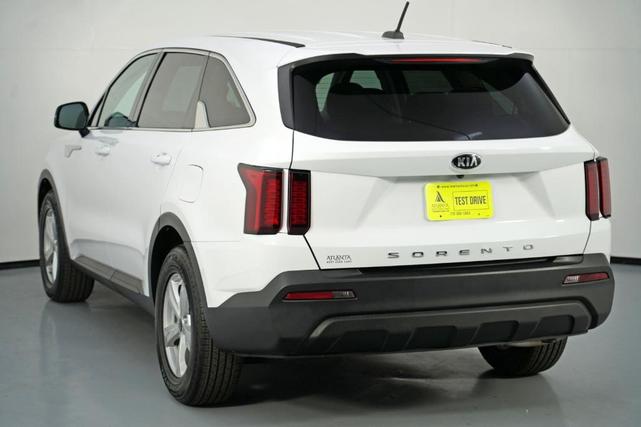 Photo of 2021 Glacial White Pearl Kia Sorento