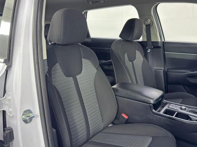 Photo of 2021 Glacial White Pearl Kia Sorento