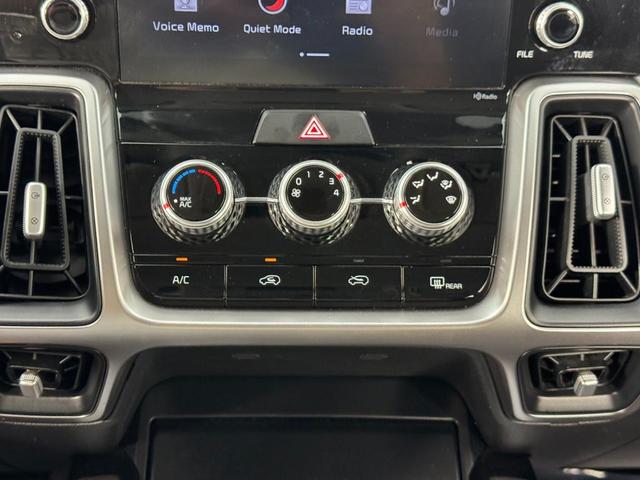 Photo of 2021 Glacial White Pearl Kia Sorento