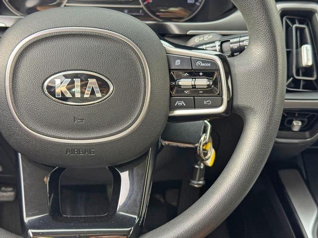 Photo of 2021 Glacial White Pearl Kia Sorento