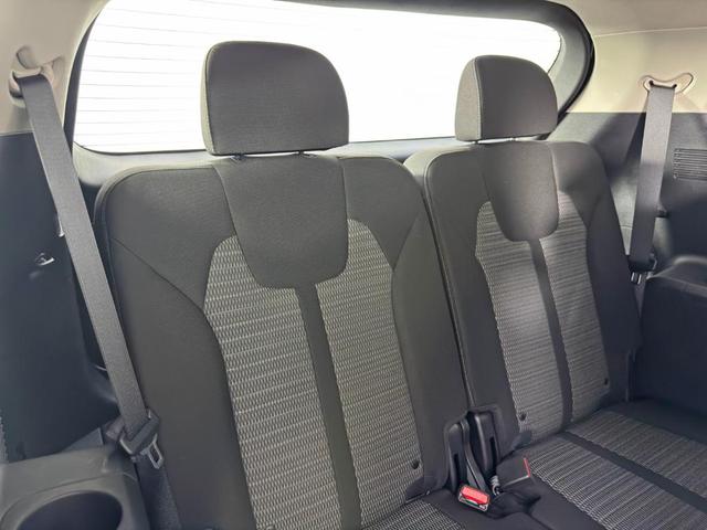 Photo of 2021 Glacial White Pearl Kia Sorento