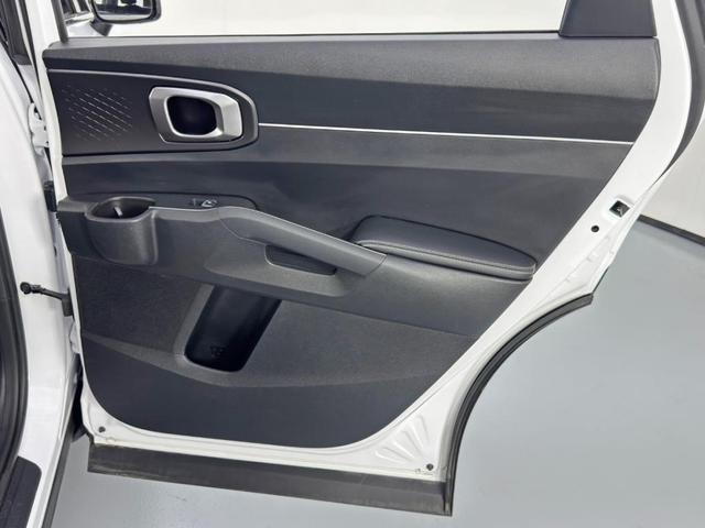 Photo of 2021 Glacial White Pearl Kia Sorento