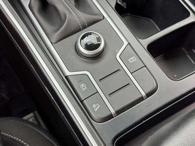 Photo of 2021 Glacial White Pearl Kia Sorento