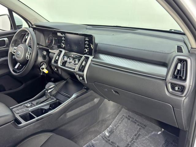 Photo of 2021 Glacial White Pearl Kia Sorento
