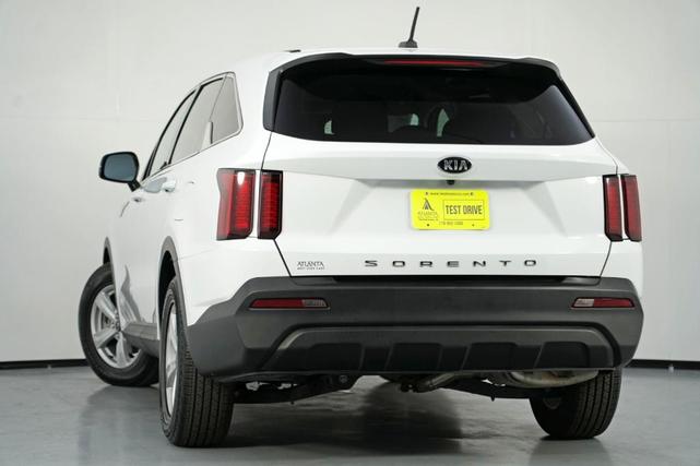 Photo of 2021 Glacial White Pearl Kia Sorento