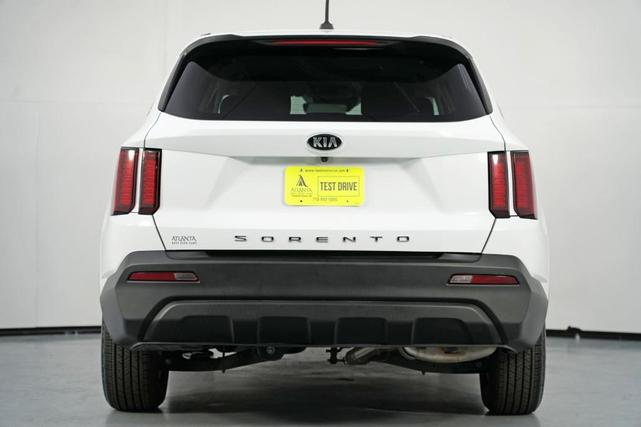 Photo of 2021 Glacial White Pearl Kia Sorento