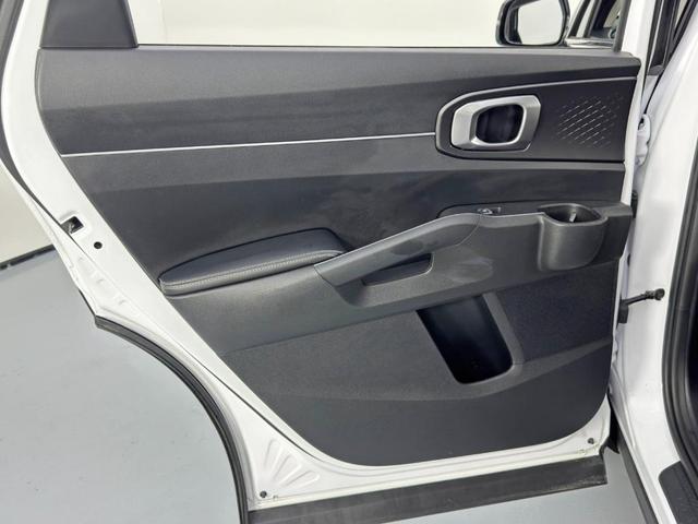 Photo of 2021 Glacial White Pearl Kia Sorento