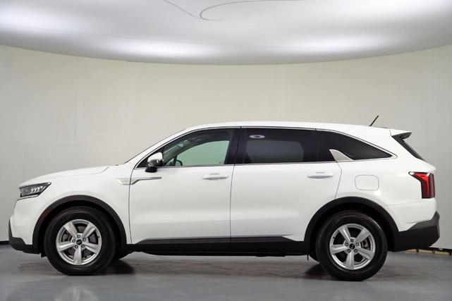 Photo of 2021 Glacial White Pearl Kia Sorento