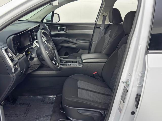 Photo of 2021 Glacial White Pearl Kia Sorento