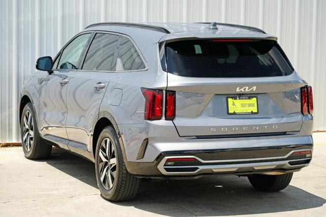 Photo of 2022 Everlasting Silver Kia Sorento