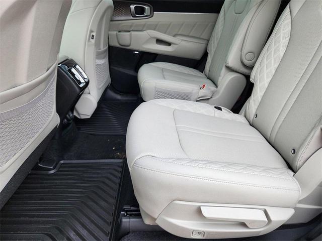 Photo of 2025 Steel Gray Kia Sorento Hybrid