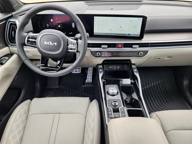 Photo of 2025 Steel Gray Kia Sorento Hybrid