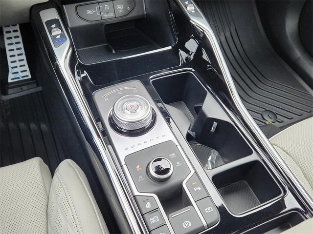 Photo of 2025 Steel Gray Kia Sorento Hybrid