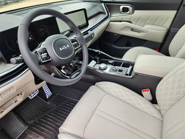 Photo of 2025 Steel Gray Kia Sorento Hybrid