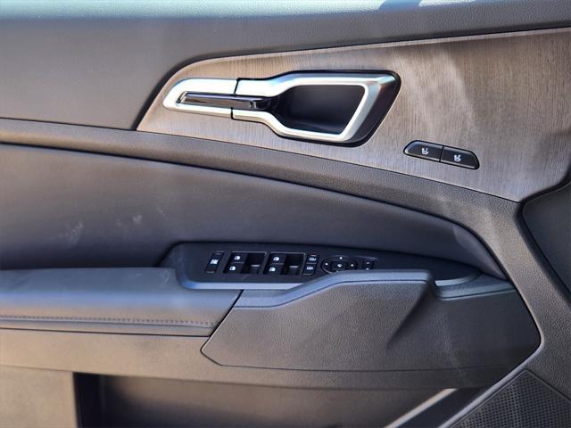 Photo of 2026 Wolf Gray/Black Roof Kia Sportage