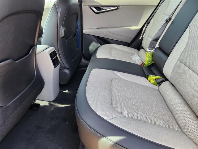 Photo of 2025 Snow White Pearl Kia Niro EV