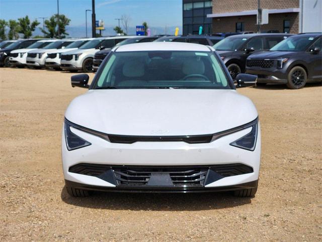 Photo of 2025 Glacier White Pearl Kia EV6