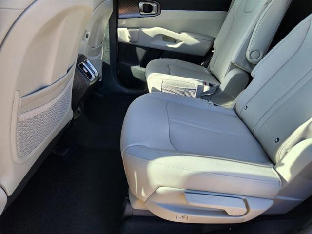 Photo of 2025 Volcanic Sand Kia Sorento Hybrid
