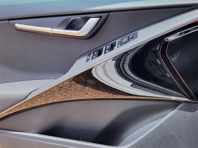 Photo of 2025 Aurora Black Pearl Kia Niro EV