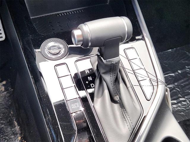 Photo of 2025 Snow White Pearl Kia Niro