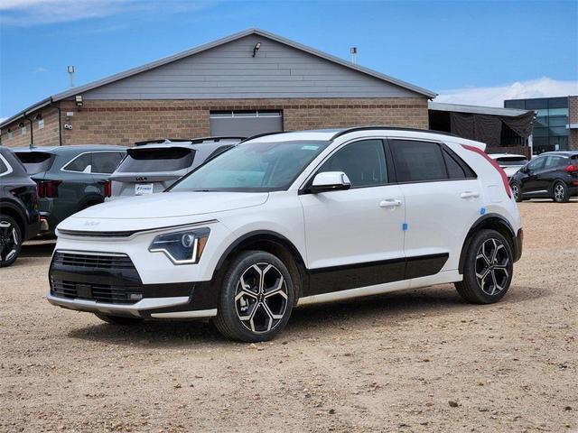 Photo of 2025 Snow White Pearl Kia Niro