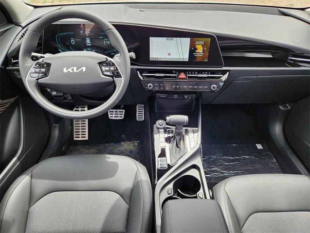 Photo of 2025 Snow White Pearl Kia Niro