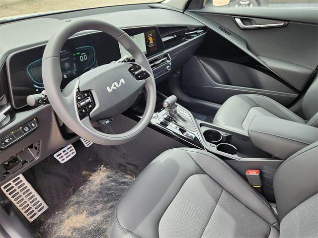 Photo of 2025 Snow White Pearl Kia Niro