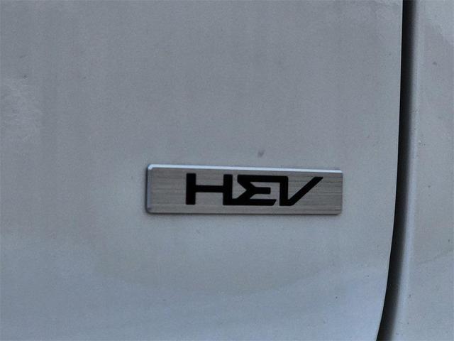 Photo of 2025 Snow White Pearl Kia Niro