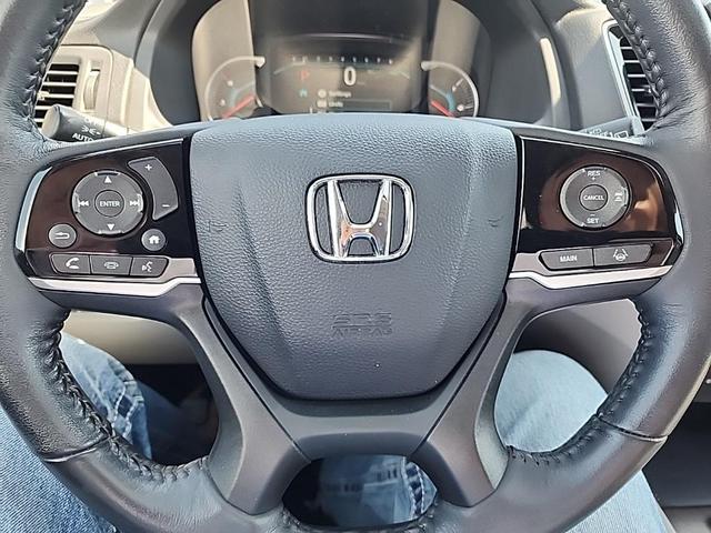 Photo of 2022 Obsidian Blue Pearl Honda Pilot