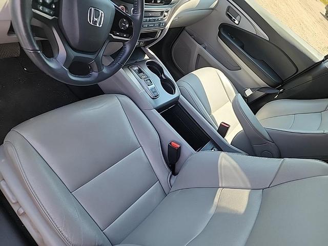 Photo of 2022 Obsidian Blue Pearl Honda Pilot