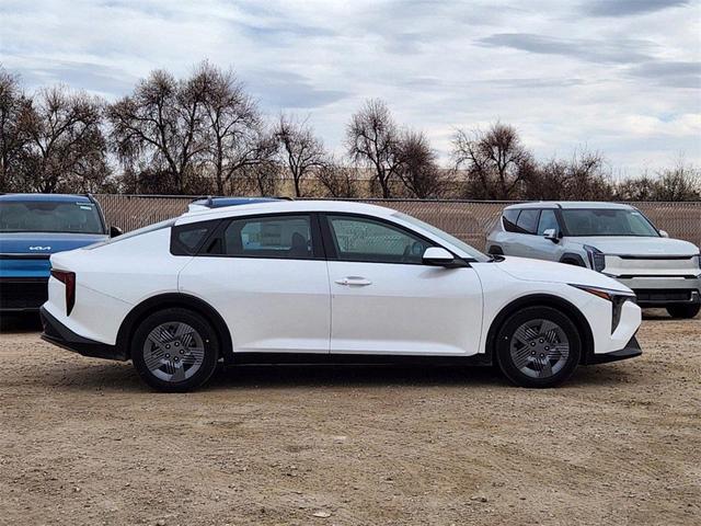 Photo of 2025 Snow White Pearl Kia K4