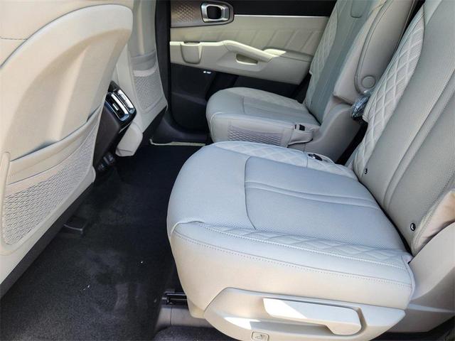 Photo of 2025 Aurora Black Pearl Kia Sorento Hybrid
